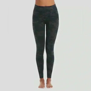 NWT SPANX Seamless Leggings - Black Camo